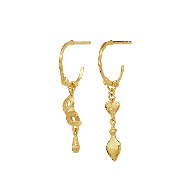Dolore Earrings Gold in de groep Oorbellen / Gouden oorbellen bij SCANDINAVIAN JEWELRY DESIGN (10056A)
