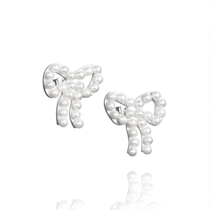 Mini Pearls Bow Oorbel Zilver in de groep Oorbellen / Pareloorbellen bij SCANDINAVIAN JEWELRY DESIGN (12-100-01602-0000)