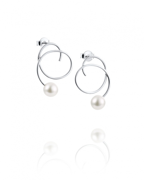 Little Curly Pearly Oorbel Zilver in de groep Oorbellen / Pareloorbellen bij SCANDINAVIAN JEWELRY DESIGN (12-100-02095-0000)