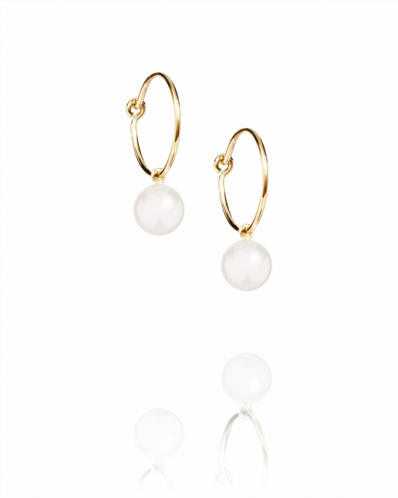 Pop Pearls Hoops Earrings Gold in de groep Oorbellen / Pareloorbellen bij SCANDINAVIAN JEWELRY DESIGN (12-101-02110-0000)