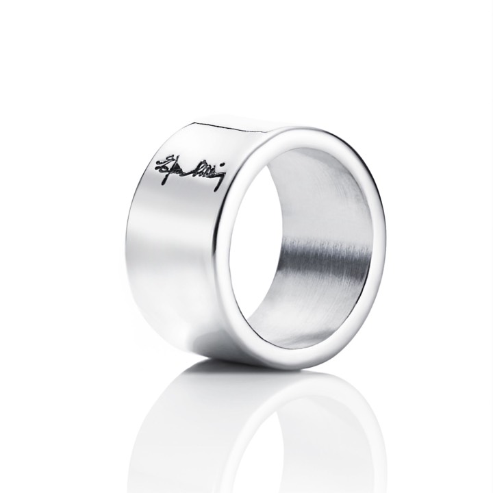 Wide & Signature Ring Zilver in de groep Ringen / Zilveren ringen bij SCANDINAVIAN JEWELRY DESIGN (13-100-00435)
