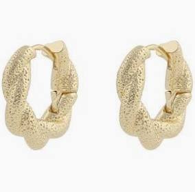 Serena twisted round ear Gold in de groep Oorbellen / Gouden oorbellen bij SCANDINAVIAN JEWELRY DESIGN (1312-6500-257)