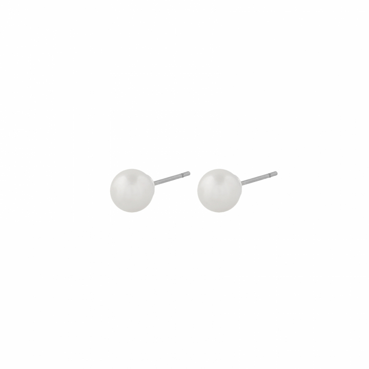 Jackie pearl Earrings 4mm in de groep Oorbellen / Pareloorbellen bij SCANDINAVIAN JEWELRY DESIGN (1404-6100-010)