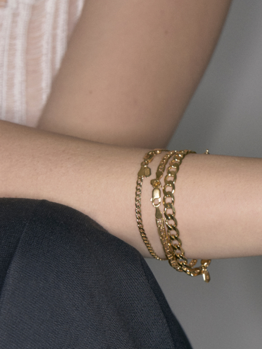 Saffi Bracelet Medium Goldplated Silver (One) in de groep Armbanden / Gouden armbanden bij SCANDINAVIAN JEWELRY DESIGN (400262YG-MEDIUM)