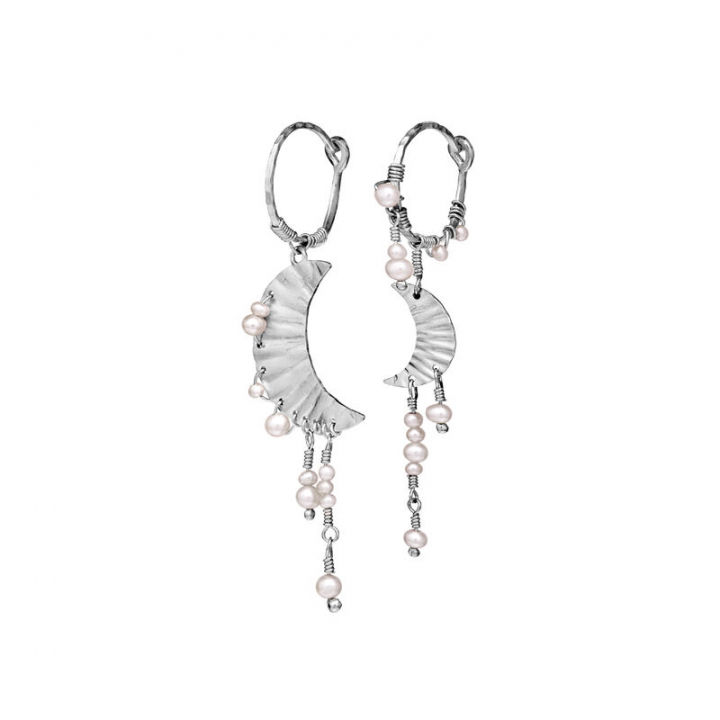 Esta Oorbel Zilver in de groep Oorbellen / Pareloorbellen bij SCANDINAVIAN JEWELRY DESIGN (9843C)