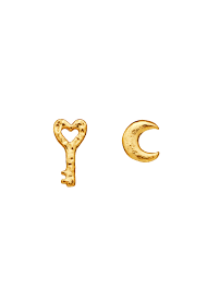 Menaali Earrings Gold in de groep Oorbellen / Gouden oorbellen bij SCANDINAVIAN JEWELRY DESIGN (9946A)