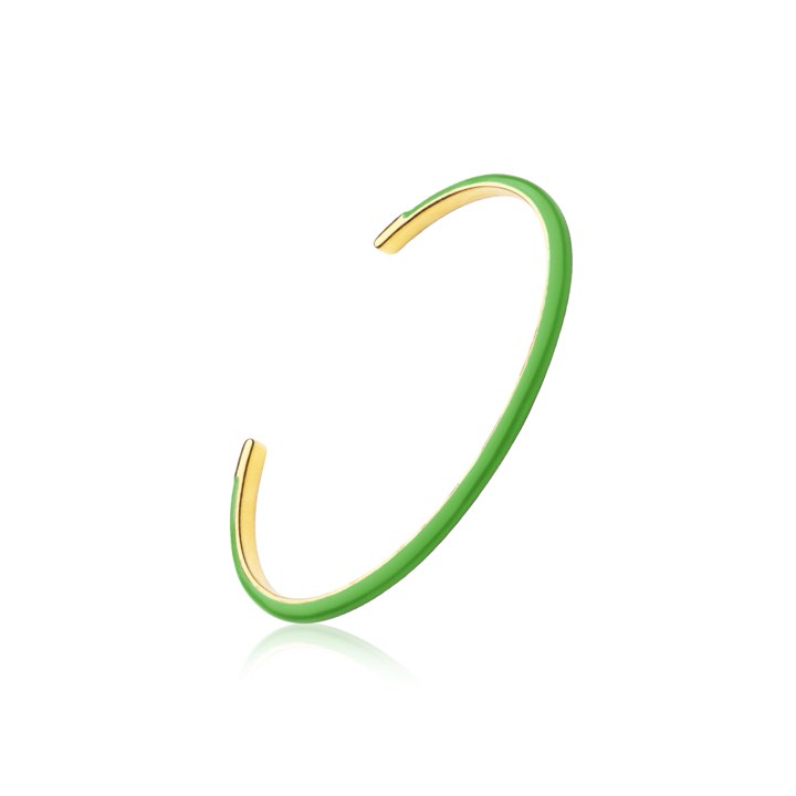 Enamel cuff green (Goud) in de groep Armbanden / Bangles bij SCANDINAVIAN JEWELRY DESIGN (B2205GPEG-OS)
