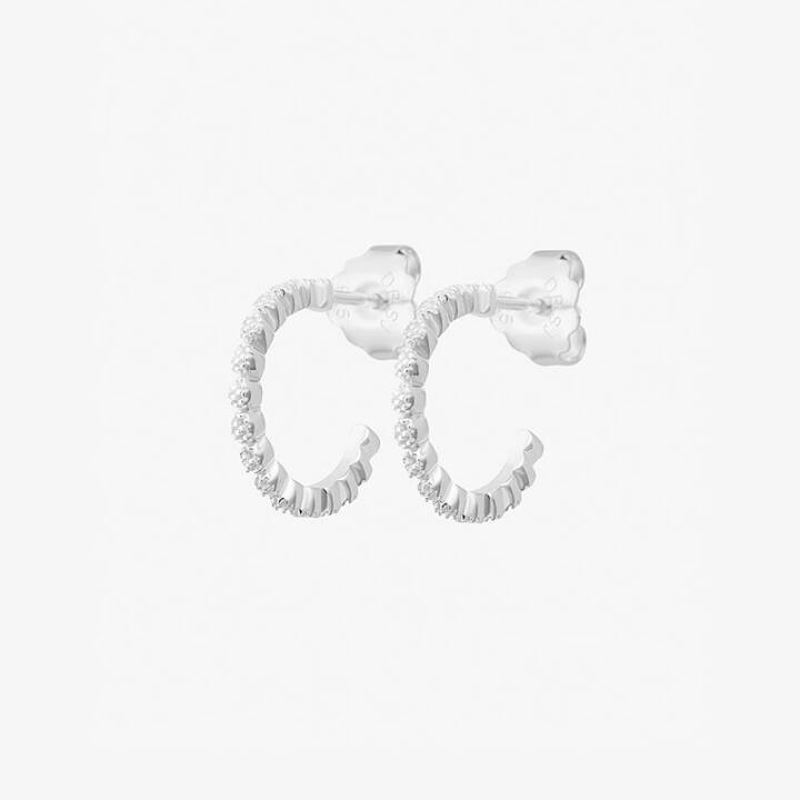 Bliss hoops in de groep Oorbellen bij SCANDINAVIAN JEWELRY DESIGN (BLS-E3M000-S)