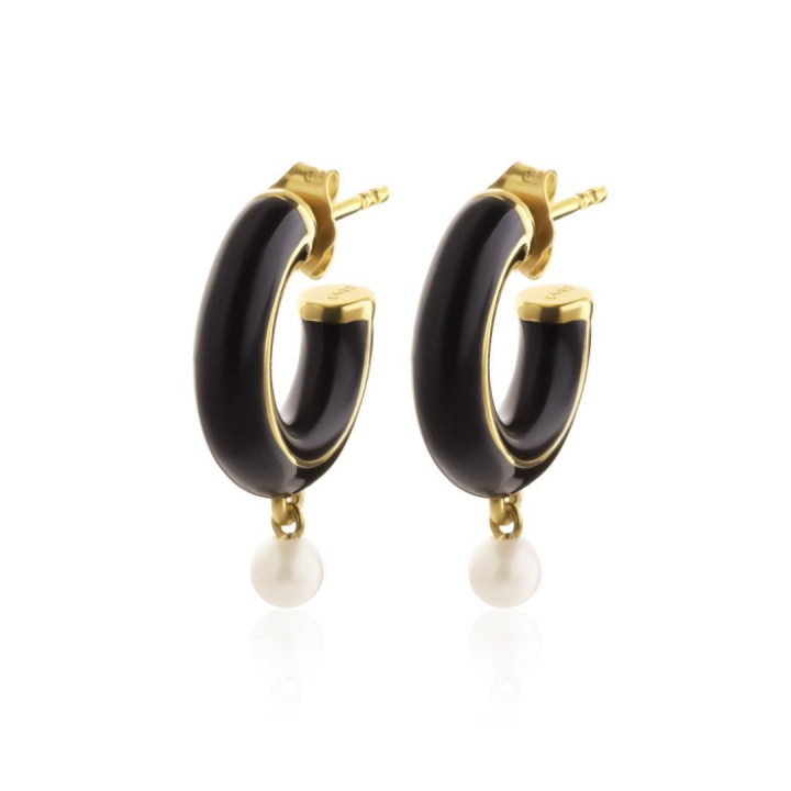Enameled pearl hoops black Goud in de groep Oorbellen / Gouden oorbellen bij SCANDINAVIAN JEWELRY DESIGN (E2123GEBL-OS)