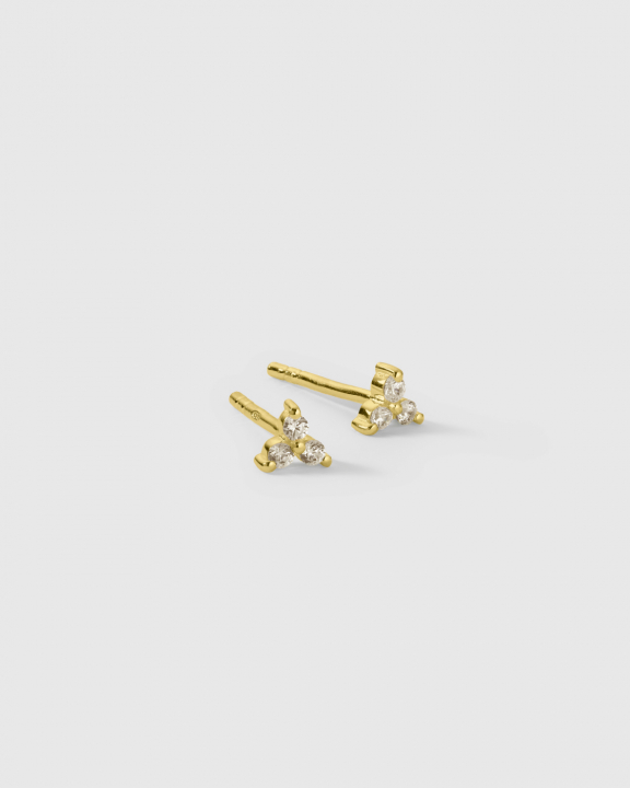 Celestia Triple Stone Studs Earrings Gold in de groep Oorbellen / Gouden oorbellen bij SCANDINAVIAN JEWELRY DESIGN (EG1296)