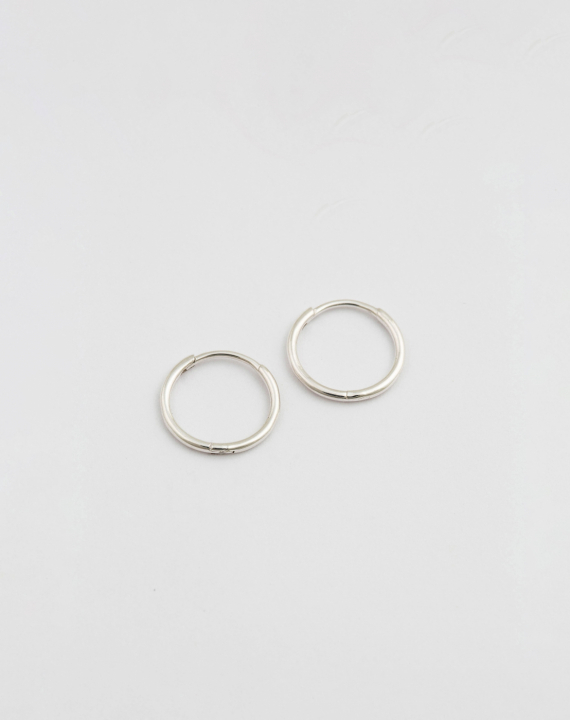 Beloved Small Hoops Silver in de groep Oorbellen / Zilveren oorbellen bij SCANDINAVIAN JEWELRY DESIGN (ES1088)