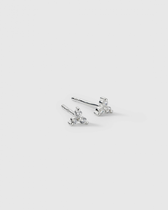 Celestia Triple Stone Studs Earrings Silver in de groep Oorbellen / Zilveren oorbellen bij SCANDINAVIAN JEWELRY DESIGN (ES1296)