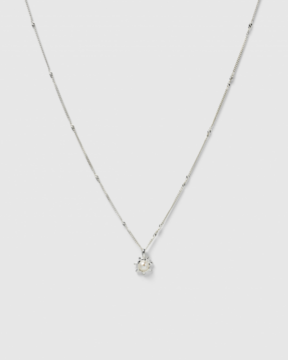 Florentina Pearl Necklace Silver in de groep Kettingen / Zilveren kettingen bij SCANDINAVIAN JEWELRY DESIGN (NS1417)