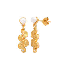 Audrey pearl earrings Gold in de groep Oorbellen / Pareloorbellen bij SCANDINAVIAN JEWELRY DESIGN (S08586G)