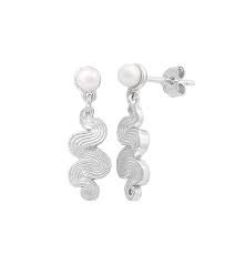 Audrey pearl earrings Silver in de groep Oorbellen / Pareloorbellen bij SCANDINAVIAN JEWELRY DESIGN (S08586S)