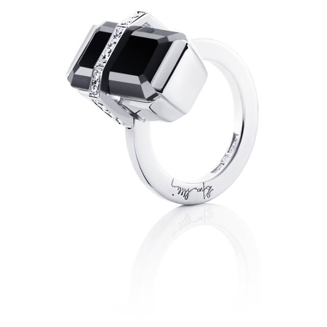 Bend Over - Onyx Ring Witgoud