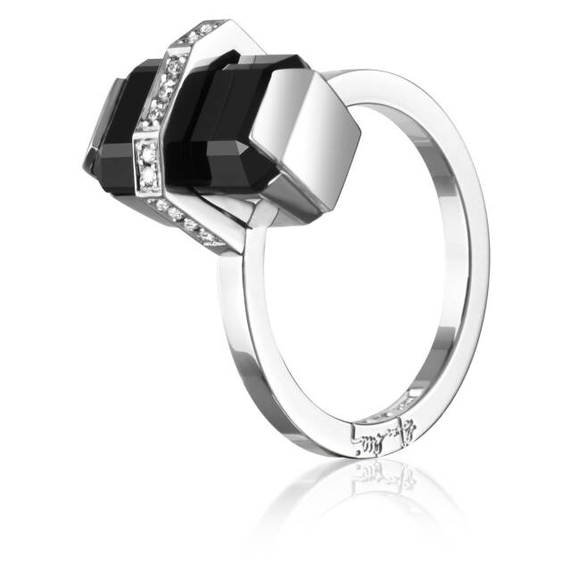 Little Bend Over - Onyx Ring Witgoud