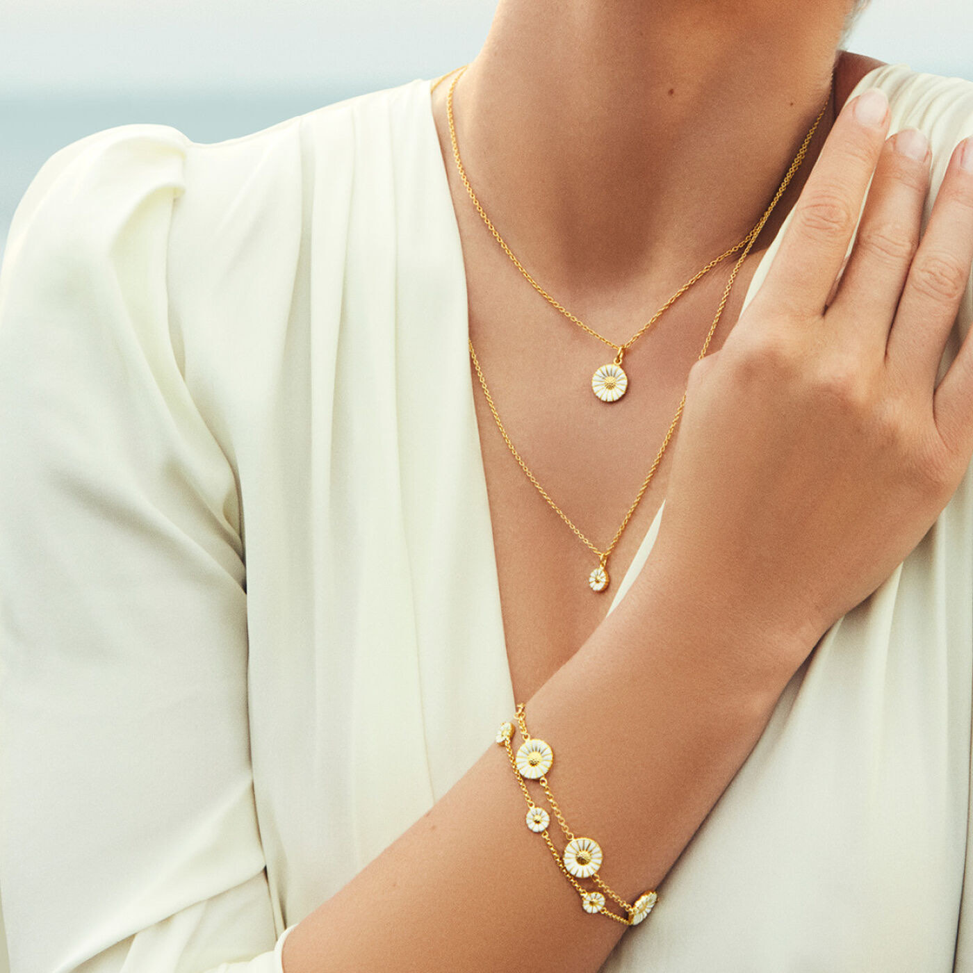 DAISY Armbanden Zilver vergoud WHITE ENAMEL 5X7 MM DAISY 18.5 cm