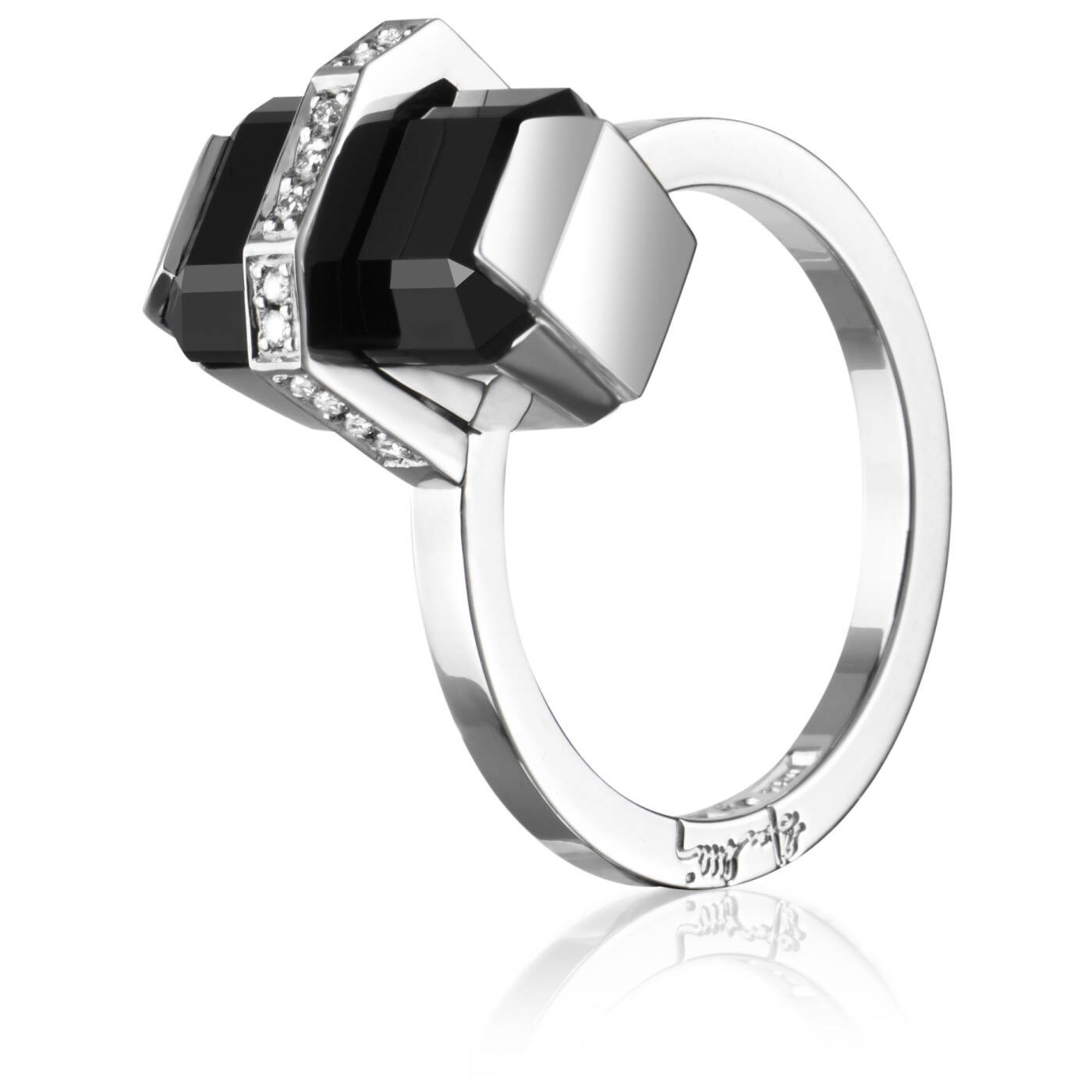 Little Bend Over - Onyx Ring Witgoud