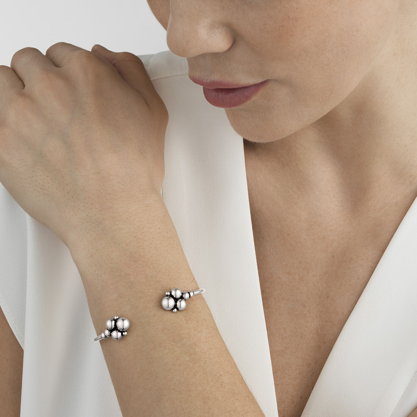 MOONLIGHT GRAPES OPEN BANGLE Armbanden Zilver