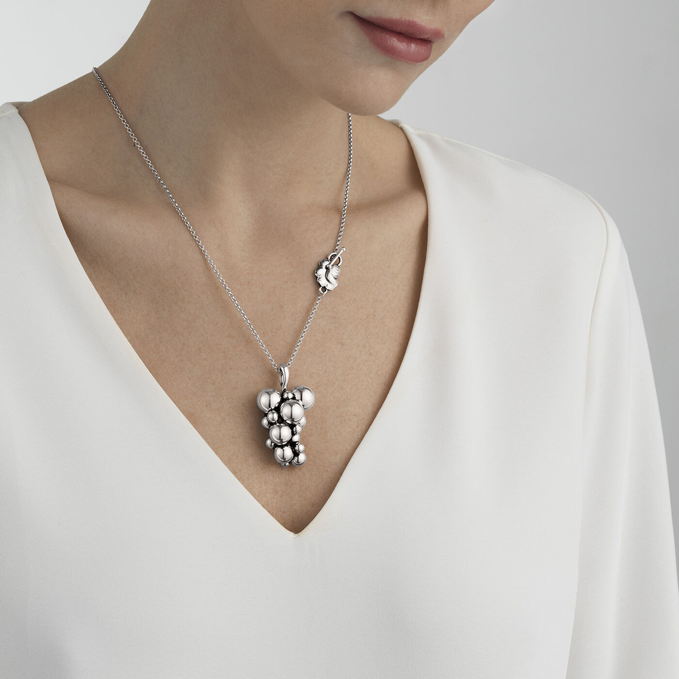 MOONLIGHT GRAPES Hanger Zilver OXIDISED 60 cm