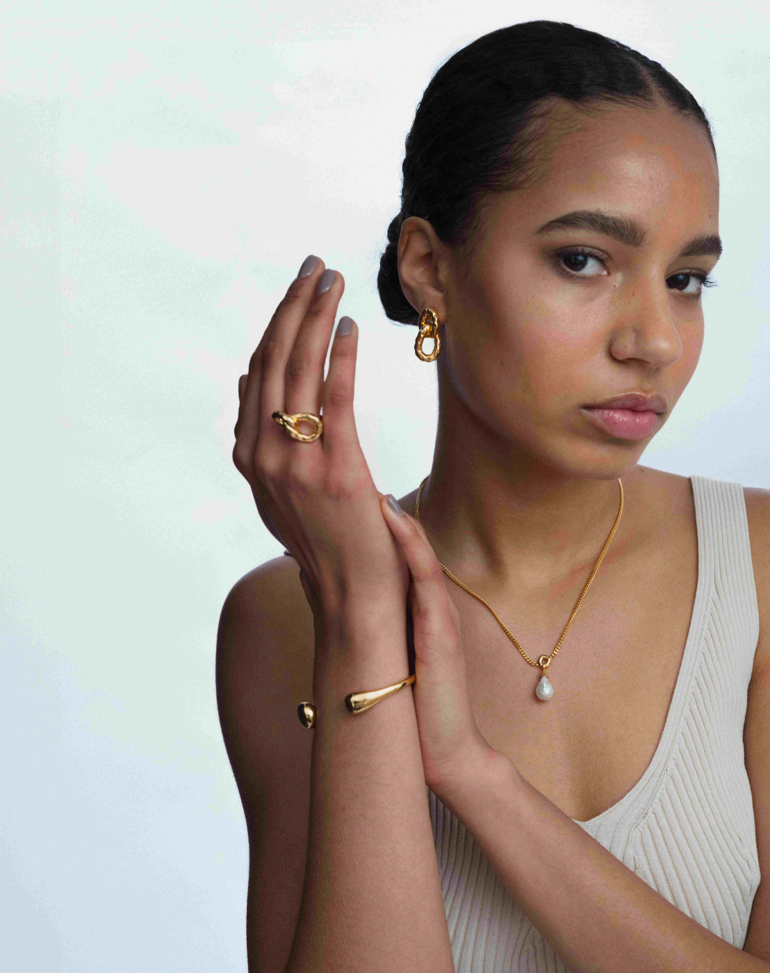 Bolded Drops Bangle Gold