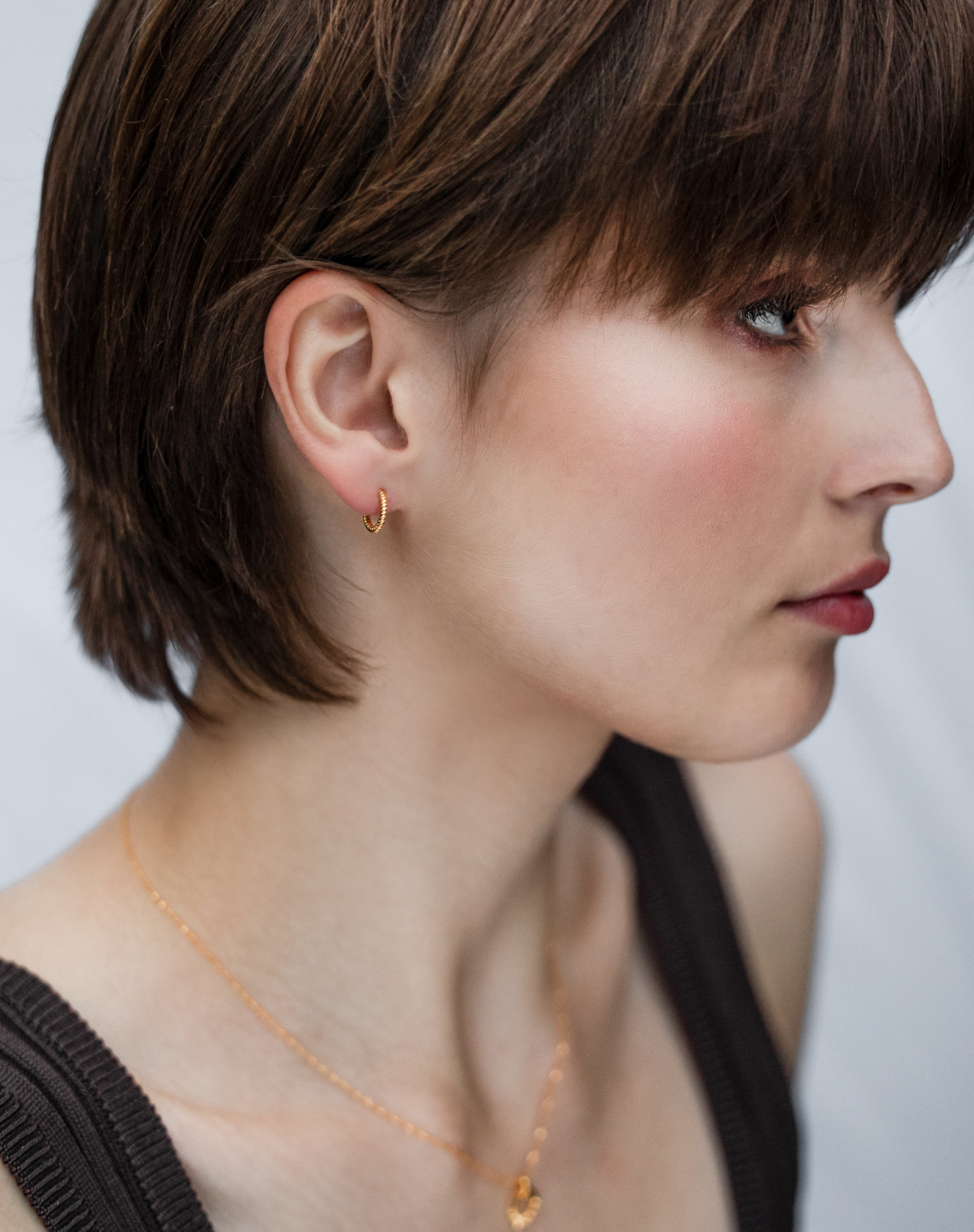 Beloved Twisted Small Hoops Gold