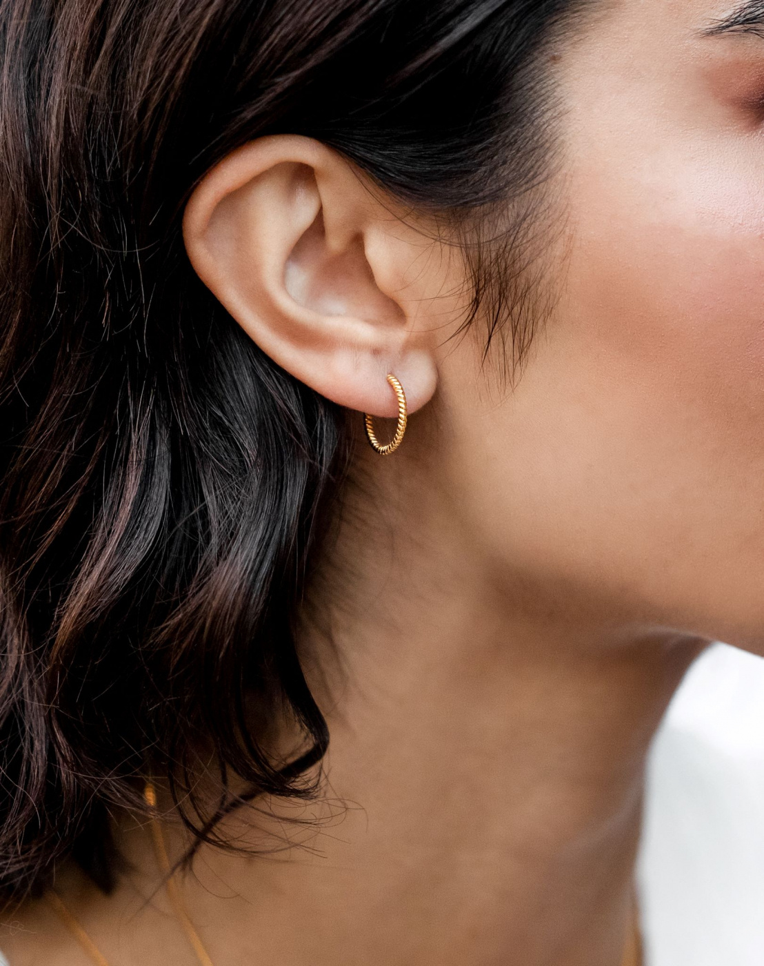 Beloved Twisted Medium Hoops Gold