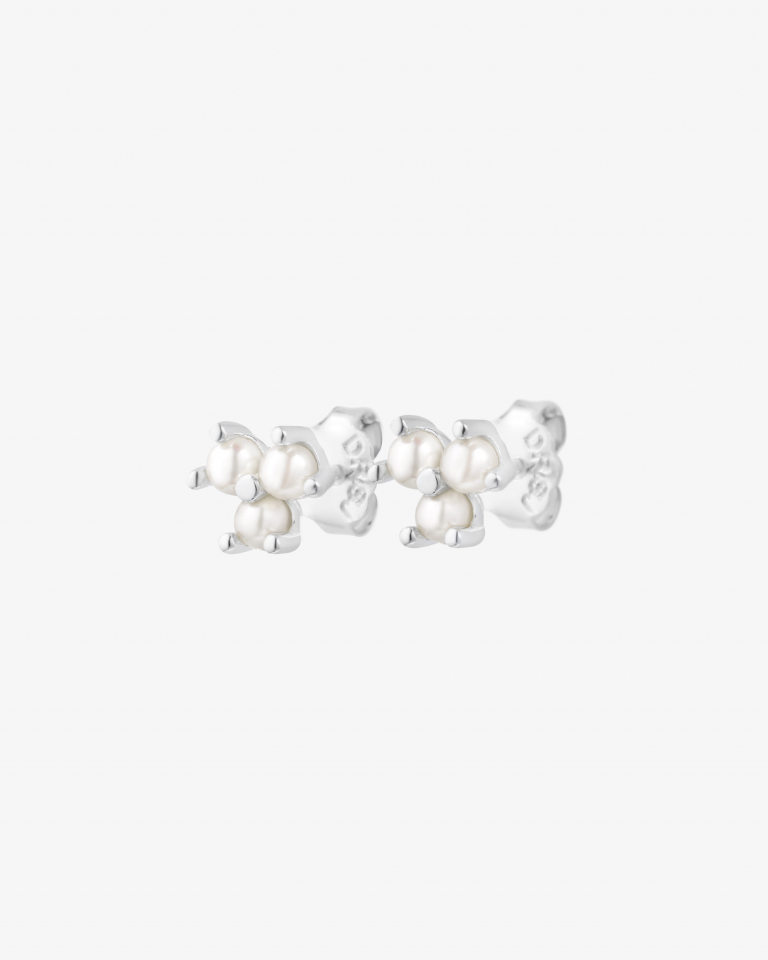 Petite Star pearl studs/Oorbel